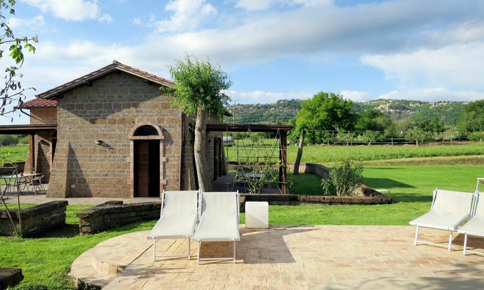 Montefiascone Villa | Cosy apartment in villa for 8 people with WIFI, pool, TV, patio, pets allowed and panoramic view