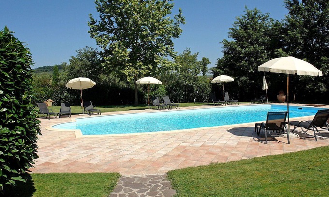 Poggiarello Villa | Cosy apartment in villa with WIFI, pool, TV, terrace and pets allowed, close to San Gimignano
