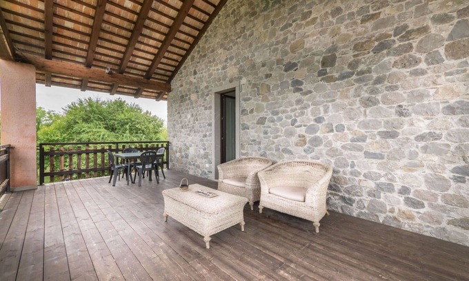 Povoletto House | Cosy apartment in villa for 4 guests with WIFI, pool, A/C, TV, terrace, pets allowed and parking
