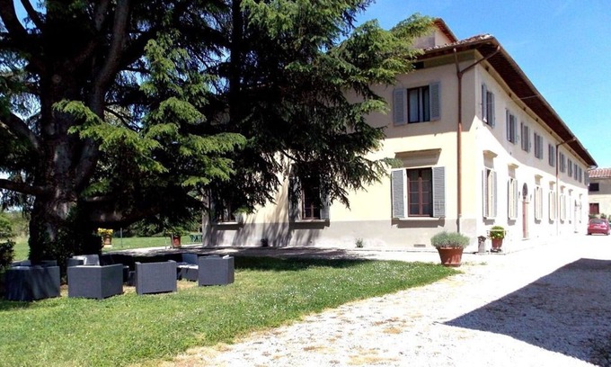 Scarperia e San Piero Villa | Cosy apartment in villa for 2 guests with pool, WIFI, TV and panoramic view