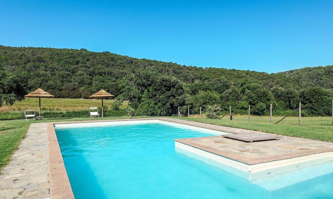 Montorsaio House | Cosy apartment in villa for 4 people with WIFI, pool, TV, patio and pets allowed