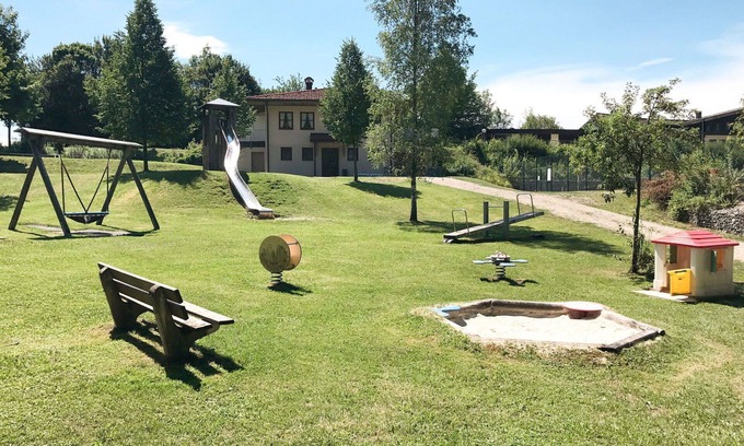 Siegsdorf House | Cosy apartment in villa for 4 guests with TV, balcony, pets allowed and parking