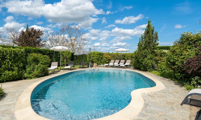 Civitella in Val di Chiana Villa | Cosy apartment in villa with WIFI, pool, TV, pets allowed, panoramic view, parking, close to Arezzo