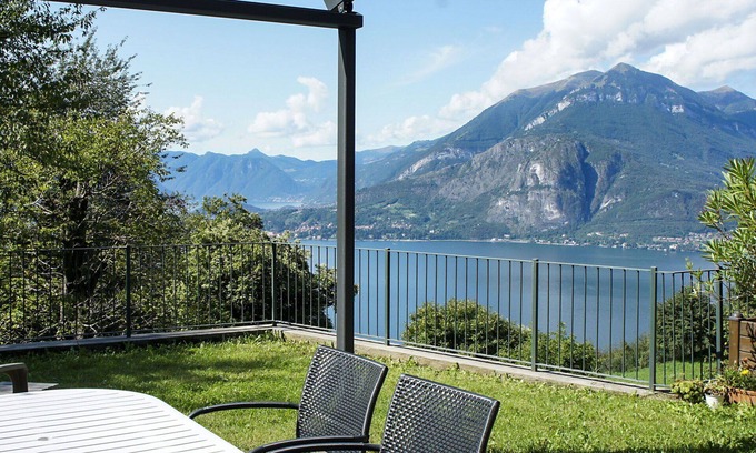 Perledo House | Cosy apartment in villa for 4 guests with WIFI, TV, patio and pets allowed