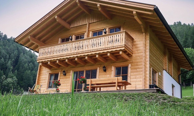 Heiligenblut House | Cosy apartment in villa for 6 guests with WIFI, TV, terrace, pets allowed and parking