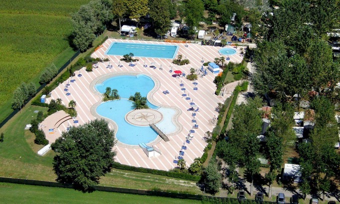 Caorle House | Cosy apartment in villa for 6 guests with WIFI, pool, A/C and terrace