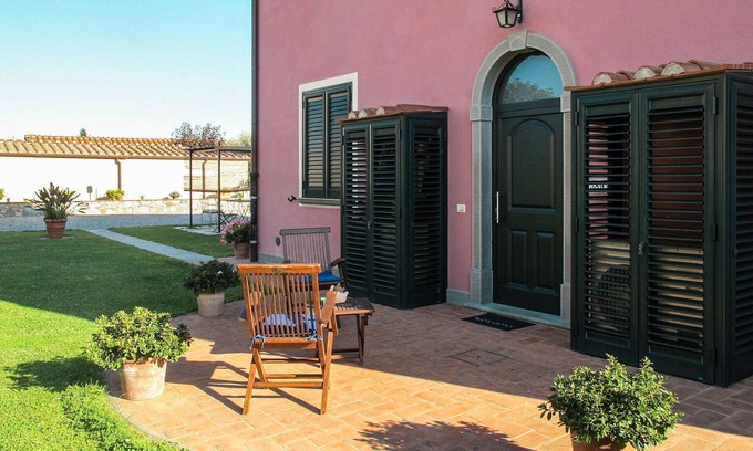San Michele di Moriano Villa | Cosy apartment in villa for 5 people with A/C, WIFI, pool, TV and terrace