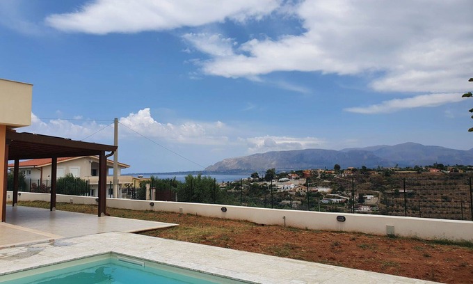 Partinico Apartment | Cosy apartment for 6 people with WIFI, A/C, pool, TV and terrace