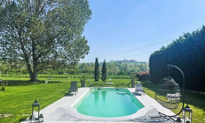 Castell'Alfero Apartment | Cosy apartment for 4 people with WIFI, pool, TV and patio