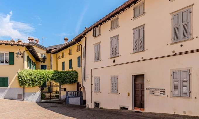 Riva del Garda Apartment | Cosy apartment for 4 people with WIFI, A/C, TV and patio