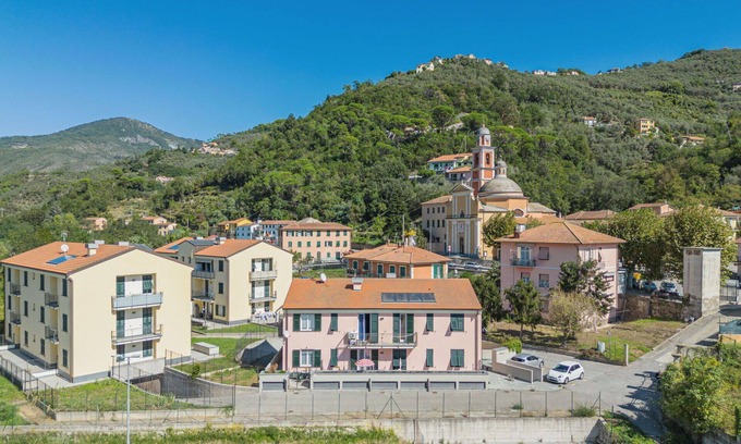 Sestri Levante Apartment | Cosy apartment for 5 guests with A/C, WIFI, TV, patio and pets allowed