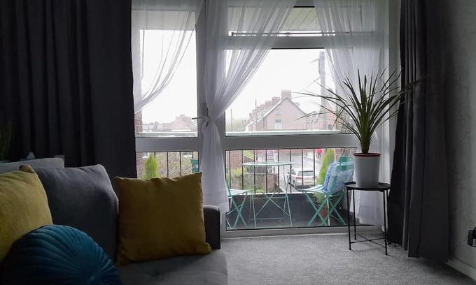 North Bitchburn Apartment | Cosy Apartment with Balcony and Breakfast