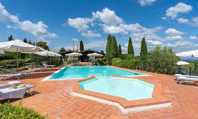 Sughera Apartment | Cosy apartment with WIFI, A/C, pool, TV, veranda and panoramic view, close to San Gimignano