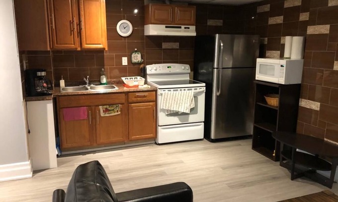 Brampton Apartment | Cosy Basement Apartment, Walking distance to all amenities