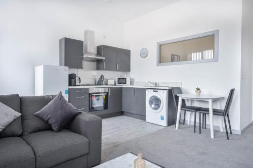 Brierley Hill Apartment | Cosy & Bright 1 Bedroom Budget Apartment in Dudley