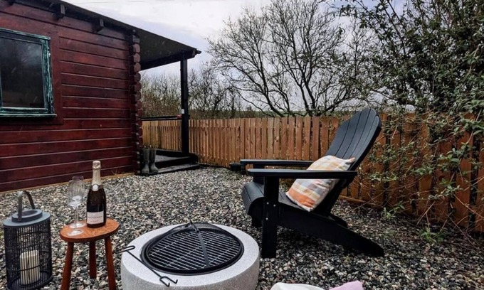 Gooseham Cabin | Cosy Cabin Devon - 3 mins walk to pub