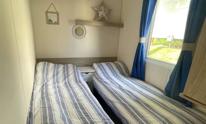 Exmouth House | Cosy caravan for great holidays on the Jurassic coast. Sleeps 8 and dog friendly