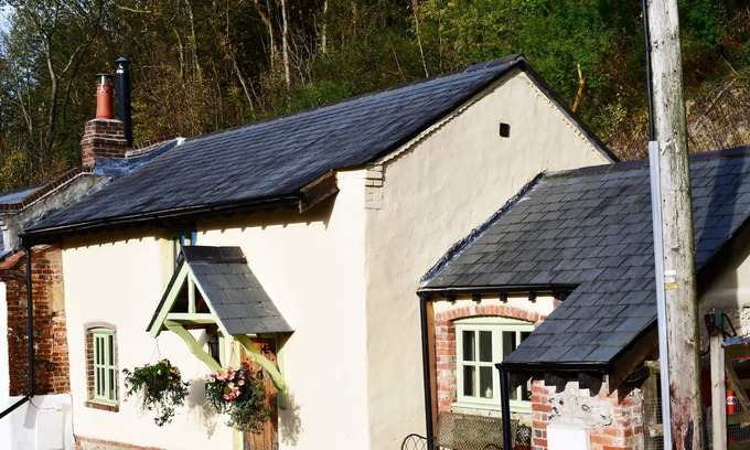 Dorchester Cottage | Cosy Character Holiday Cottage in Dorset Village