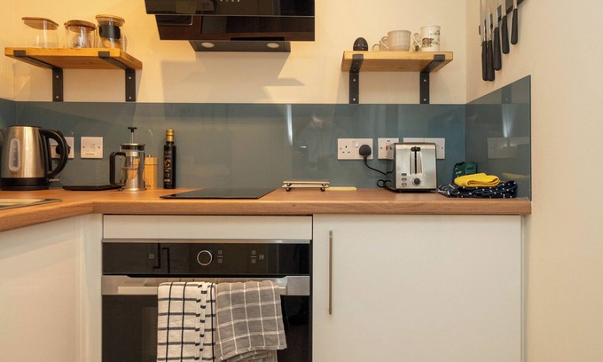Perth Apartment | Cosy City Centre Apartment with Kitchen