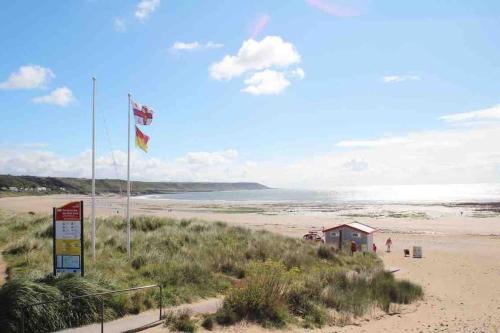 Port-Eynon House | Cosy coastal home - 5 mins walk from the beach