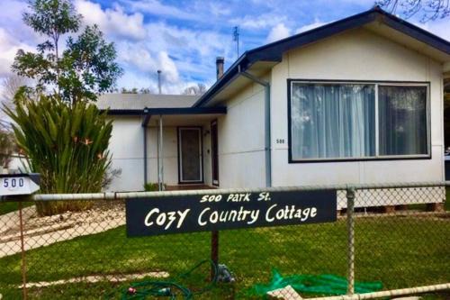 Hay House | Cosy Country Cottage with AirCon