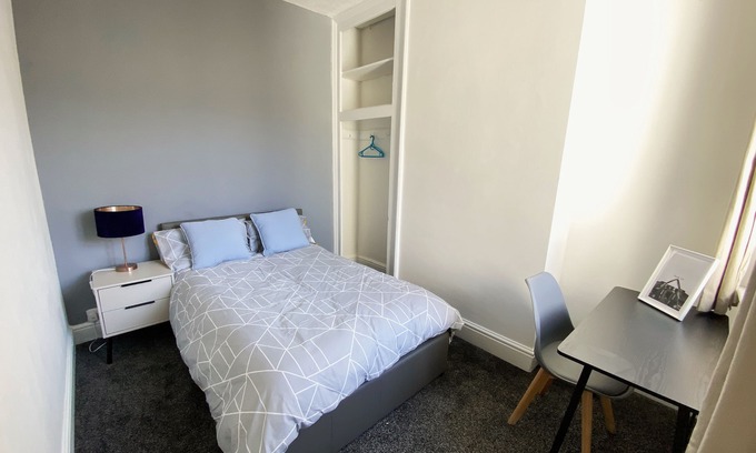 Salford House | Cosy Double Bed to Stay Salford Plab Samson centre