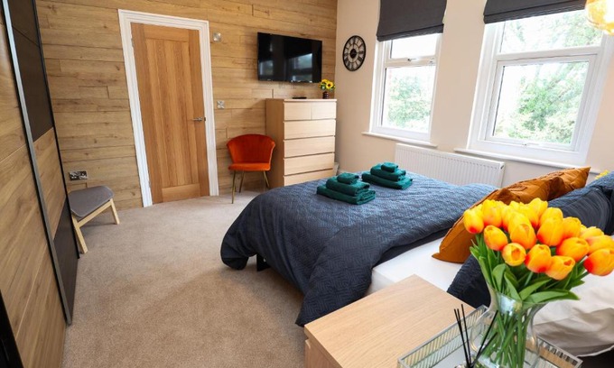 Eastbourne House | Cosy Ensuite Double Room
