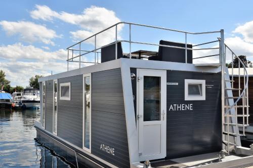 Heugum Cabin | Cosy floating boatlodge Athene