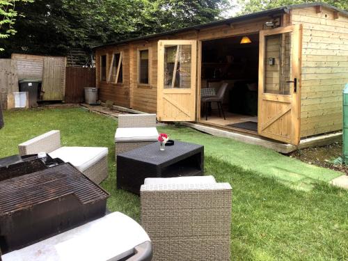 Harnham Ski Chalet | Cosy Garden Log Cabin