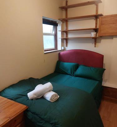 West Harrow House | Cosy Greener Private room