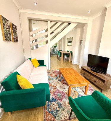 Lincoln House | Cosy Lincoln Home Sleeps 6