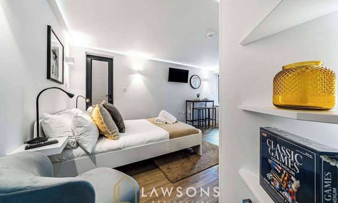 Windsor City Centre Apartment | Cosy Living by Lawsons