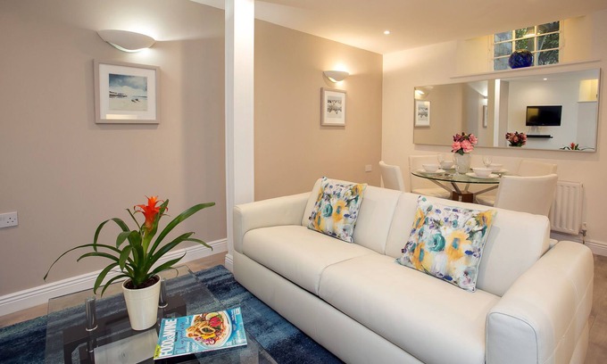 Grand Canal Dock Apartment | Cosy & modern 1 bedroom apartment located in the quiet area of Ballsbridge