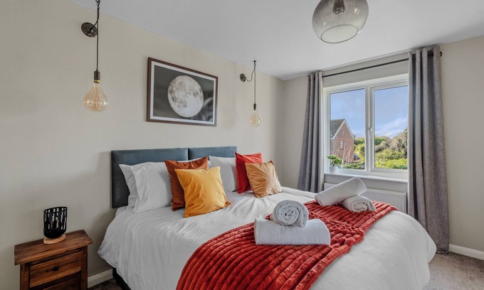 Wickham Market House | Cosy Retreat - Sleeps 5/3 bedrooms - Parking - Wifi - Garden - close to Sizewell