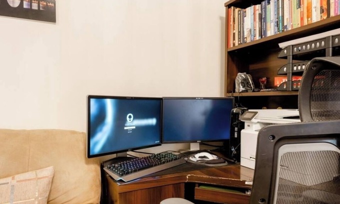 Ras Al Khor Industrial Area Apartment | Cosy Room for Students as 5 min from Univ or 15min for Para skydiving Jumpers