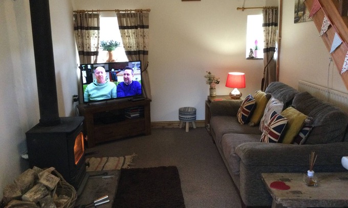 Longnor Cottage | Cosy Rural Cottage Peak District, Pets Welcome, Buxton Derbyshire