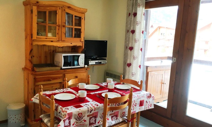Les Contamines-Montjoie Apartment | Cosy Ski Studio in Hameau du Lay (Les Contamines)