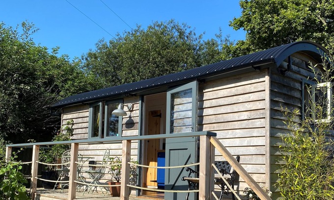 Lifton Cabin | Cosy Shepherds Hut