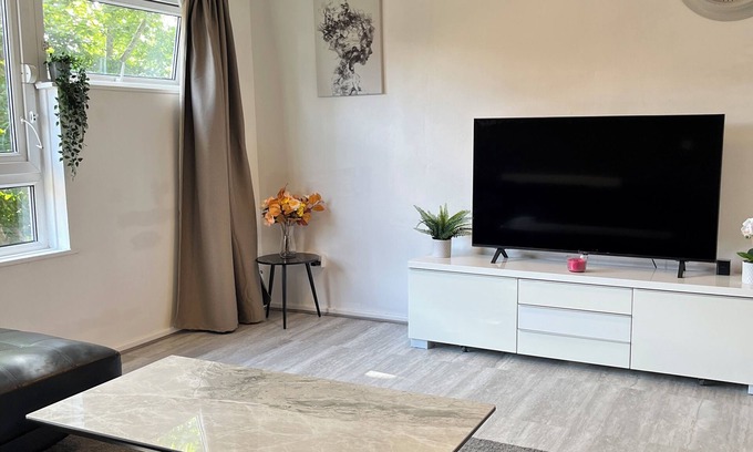The Westside Apartment | Cosy & Spacious 1Bed + Balcony located in Birmingham City Centre