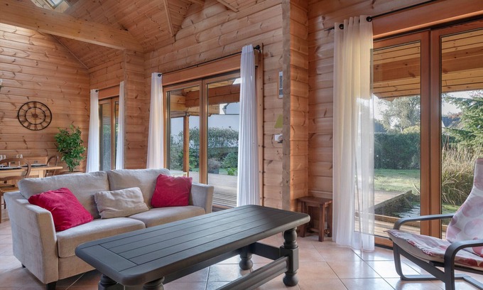Sarzeau Ski Chalet | Cosy stay, wooden house for 8