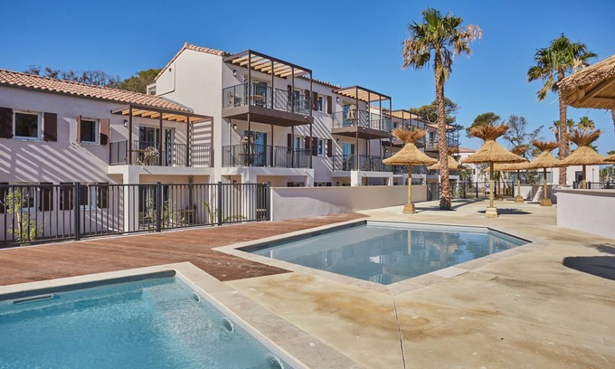 Giens Apartment | Cosy studio à 650m de la plage + accès piscine