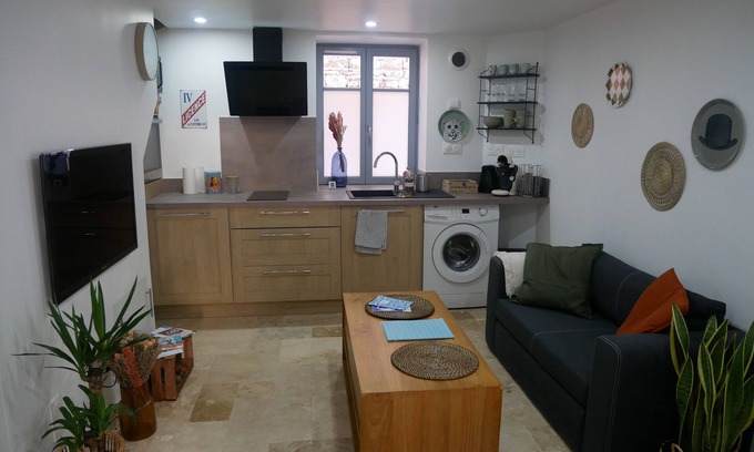 Chazay-d'Azergues Apartment | Cosy studio in the heart of the village of Chazay