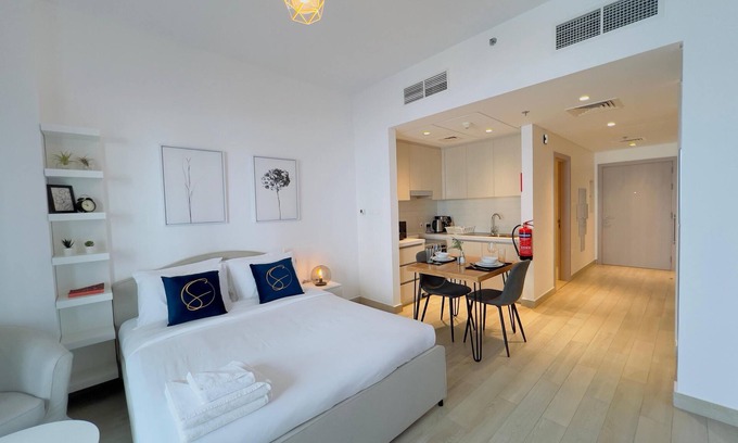 Abu Dhabi Apartment | Cosy Studio in Water’s Edge, Yas Island