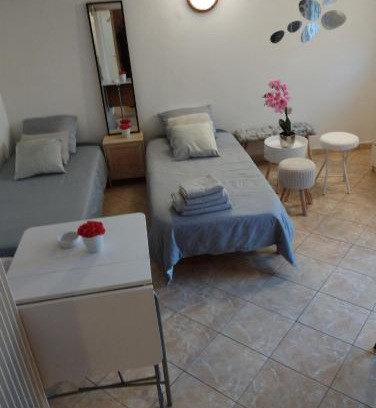 La Ferte-Gaucher Apartment | Cosy Studio meublé avec piscine partagée
