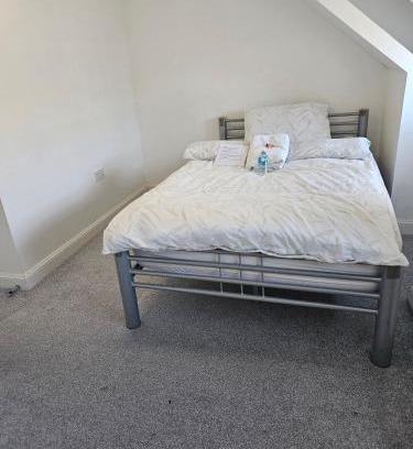 Dartford House | Cosy stylish Double bedroom in central Dartford