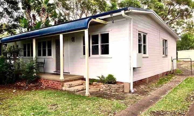 Mondayong House | Cosy two bedroom bungalow close to lake and ocean
