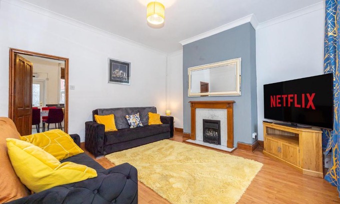 Blackburn House | Cosy Two bedroom Terrace Blackburn