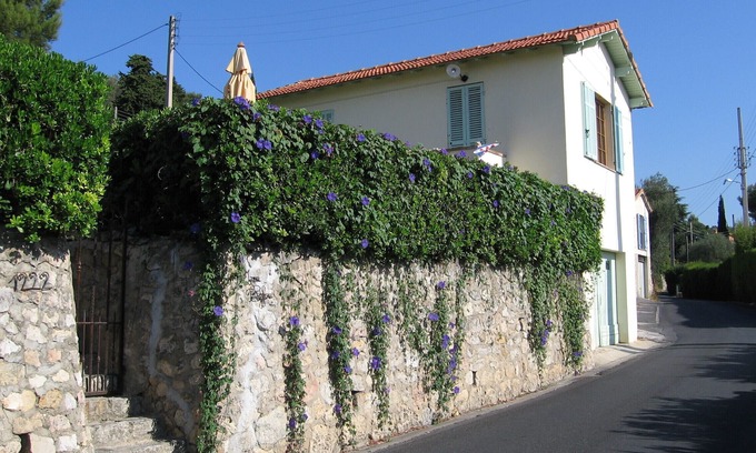 Mougins House | Côte d'Azur - Near Cannes, detached, charming holiday home with sea views