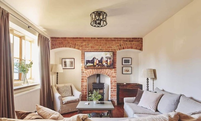 Cheltenham House | Cotswold Cottage | Period Charm | EV & Gym