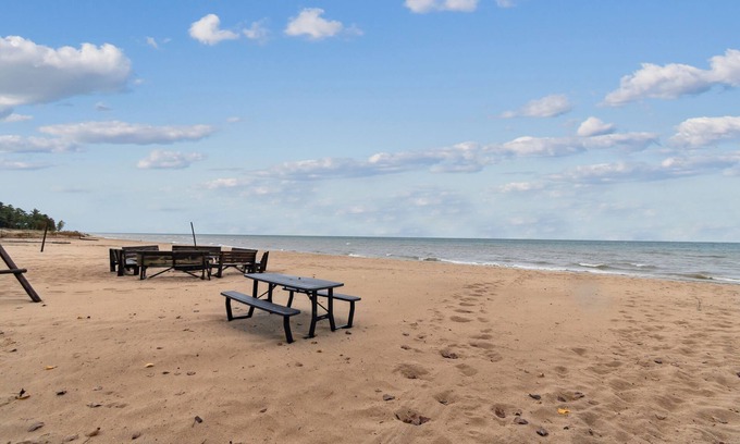 Greenbush Cabin | Cottage #3: 2BR/1BA Relaxing Lakefront Retreat!nn